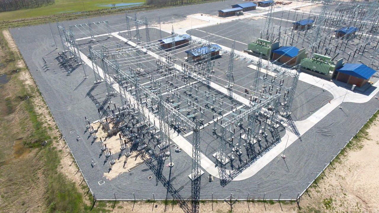 Vista aérea de una subestación de 500/132 kV en 25 de Mayo, provincia de Buenos Aires